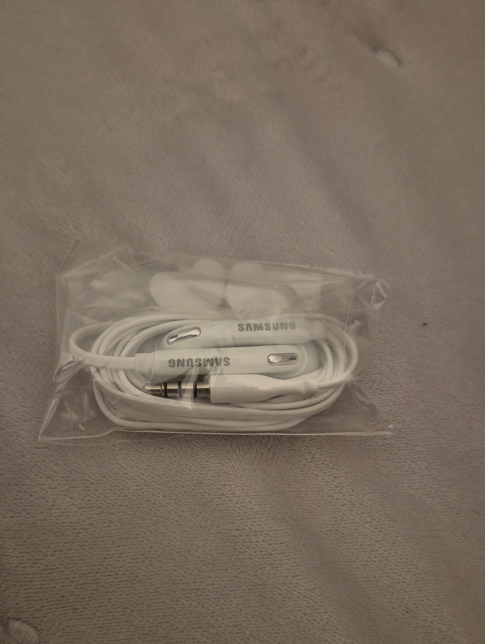Samsung White Wired Earbuds with Inline Microphone Samsung EO-EG920LW GH59-1438A
